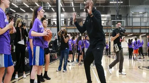 佩古拉勇夺阿德莱德站女单冠军争夺战门票